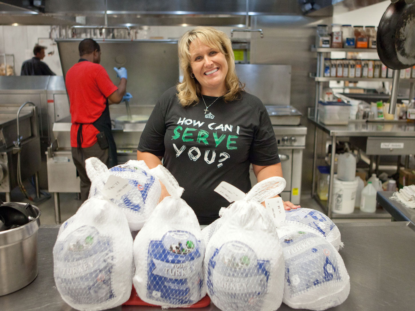 JustHourglasses.com Provides 100 Thanksgiving Meals To Omaha Area Homeless