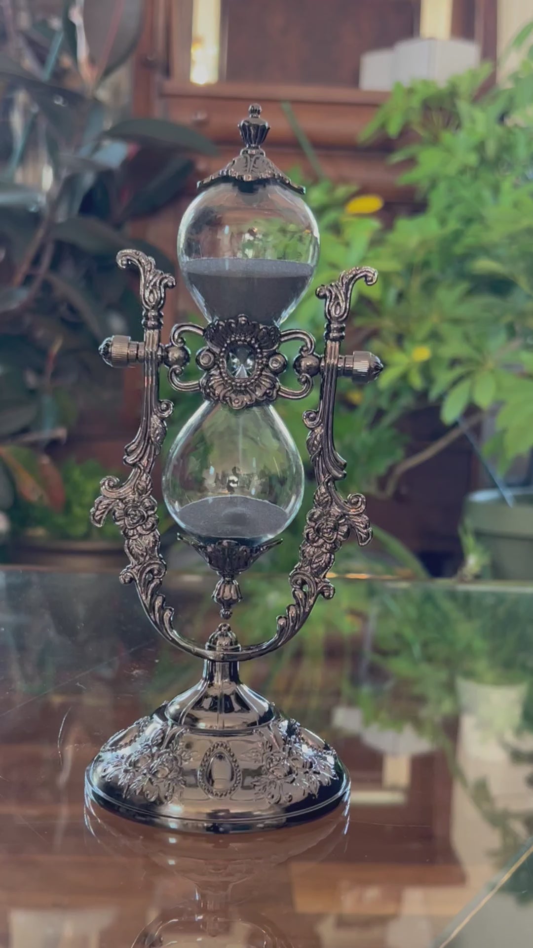 Black Vintage Rose Rotating 15-Minute Hourglass