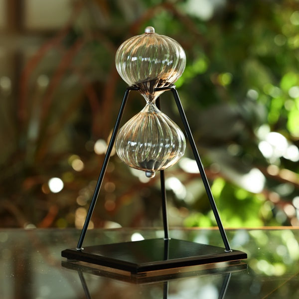 20 Minute Twisted Glass Timer on Stand Black or White sand